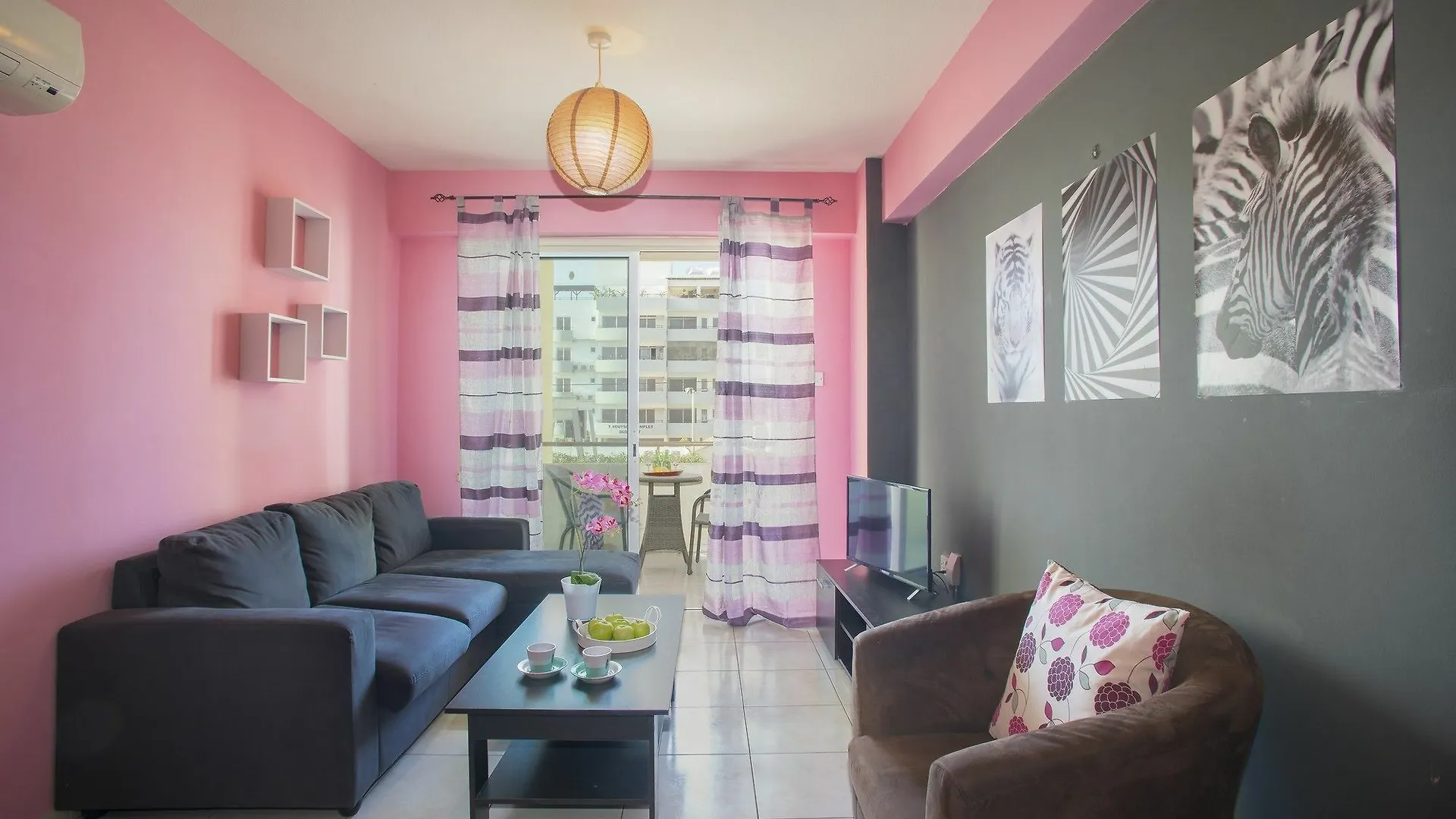 Mackenzie Rose Suite Larnaca Apartment